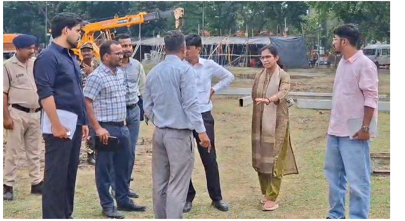 गांधी मैदान में जलजमाव के बीच शपथ ग्रहण की तैयारी तेज, 50 मशीनों से पानी निकालने का काम जारी 