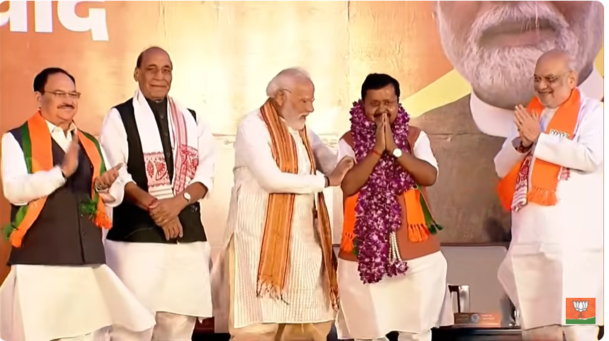 बंगाल की जीत के बाद पीएम मोदी ने नितिन नबीन को पहनाया माला, बीजेपी अध्यक्ष बोले..अब दक्षिण भारत में भी खिलेगा कमल