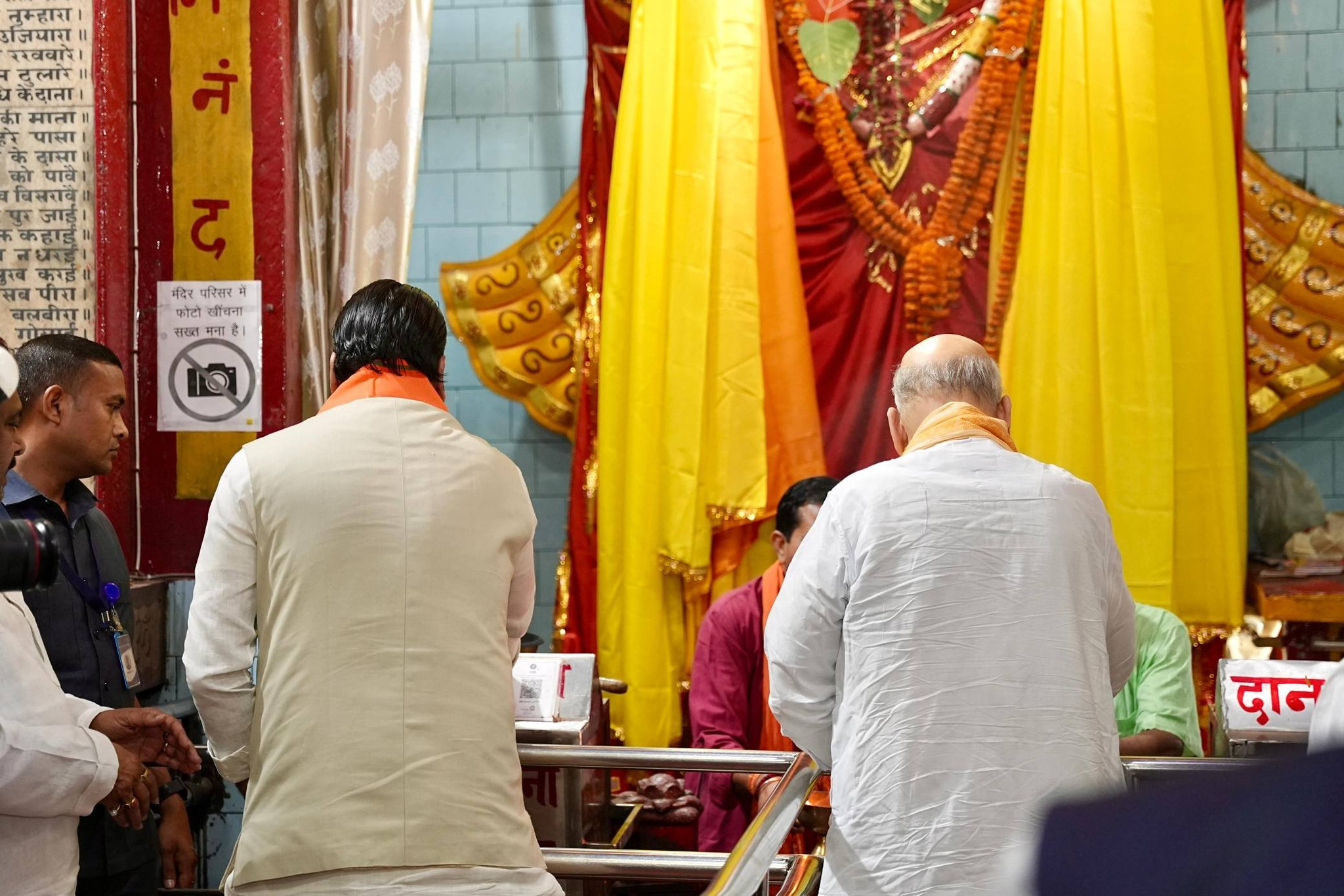 कैबिनेट विस्तार से पहले बजरंगबली के दरबार में शाह-सम्राट: पटना के राजवंशी नगर हनुमान मंदिर में की पूजा-अर्चना