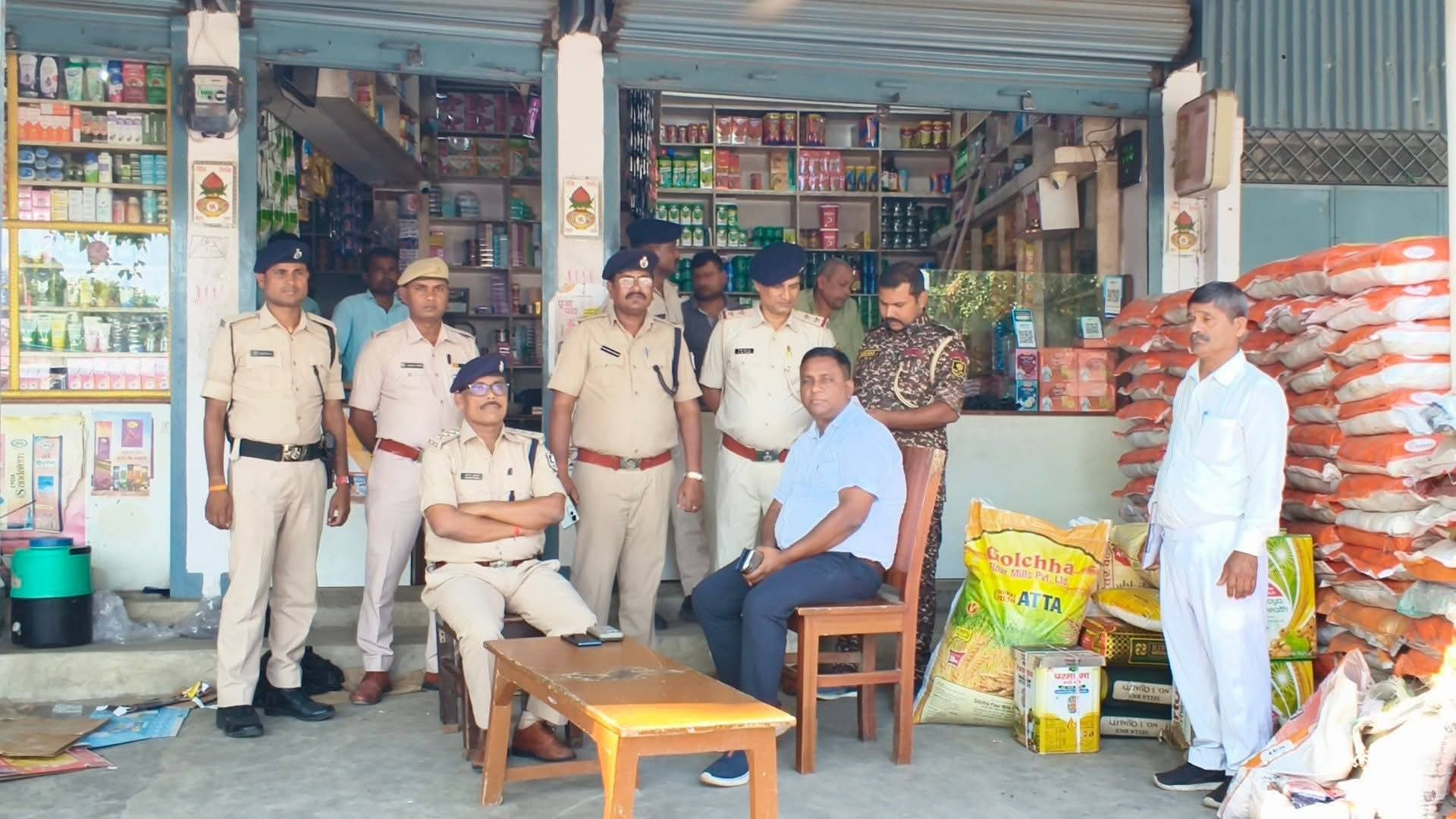 इंडो-नेपाल बॉर्डर पर बड़ी कार्रवाई, किराना दुकान से लाखों की नेपाली और भारतीय करेंसी बरामद