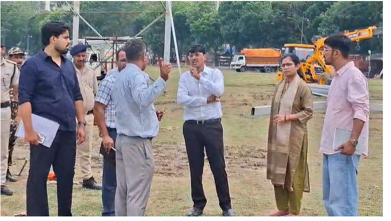 गांधी मैदान में जलजमाव के बीच शपथ ग्रहण की तैयारी तेज, 50 मशीनों से पानी निकालने का काम जारी 