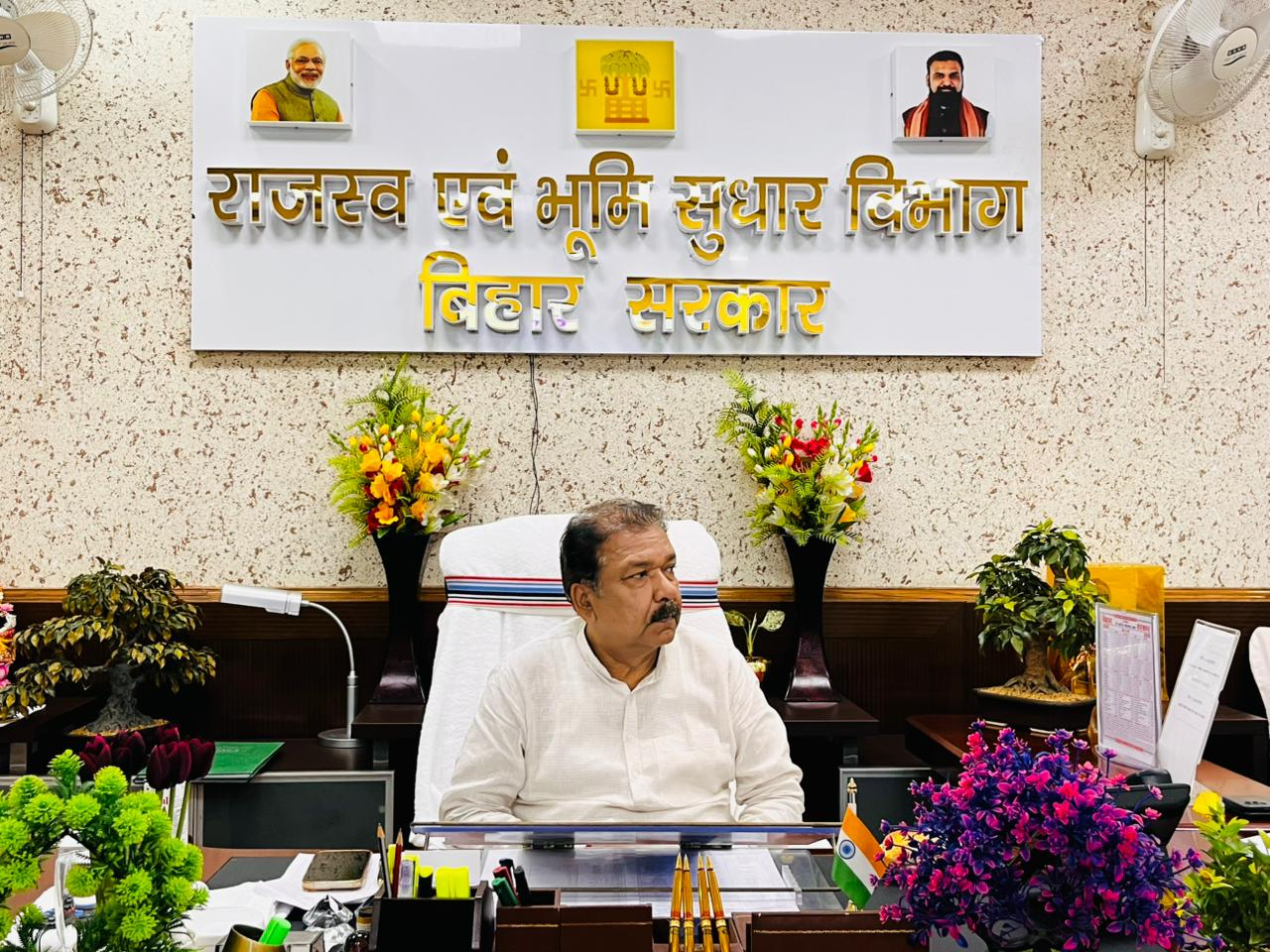 राजस्व महा-अभियान के लंबित मामलों के निष्पादन के लिए फिर चलेगा विशेष अभियान, मंत्री दिलीप जायसवाल ने दिया यह निर्देश