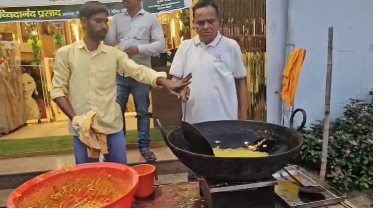 सोना नहीं खरीदने को लेकर PM मोदी की अपील का अनोखा विरोध: नाराज सर्राफा कारोबारी ने खोल डाली चाय-पकौड़े की दुकान