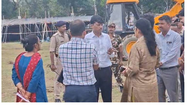 गांधी मैदान में जलजमाव के बीच शपथ ग्रहण की तैयारी तेज, 50 मशीनों से पानी निकालने का काम जारी 