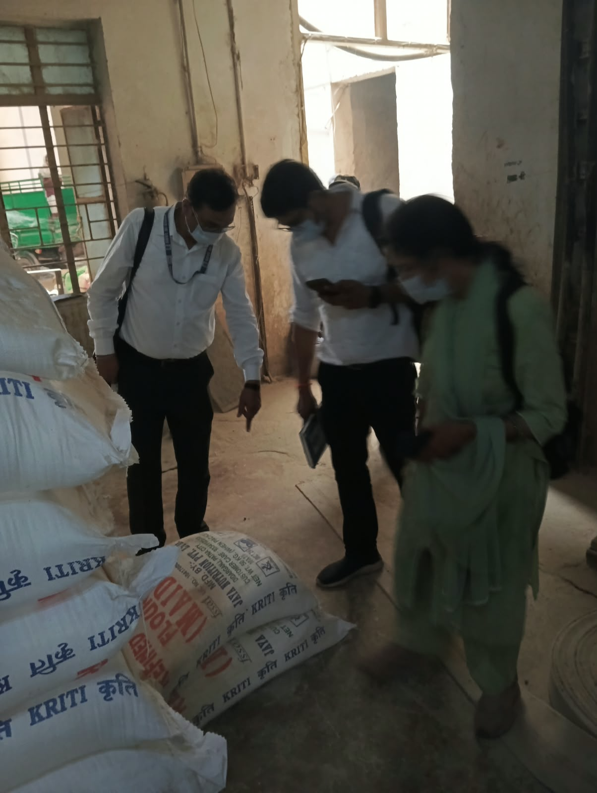 पटना में खाद्य सुरक्षा विभाग की बड़ी कार्रवाई, ₹24 लाख की सामग्री जब्त; कई कंपनियों को नोटिस