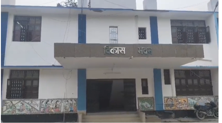 दरभंगा में मनरेगा के ‘कागजी विकास’ पर सवाल: बिना काम कराए लाखों की निकासी का आरोप, ग्रामीणों ने पूछा..ये रामराज है या जंगलराज