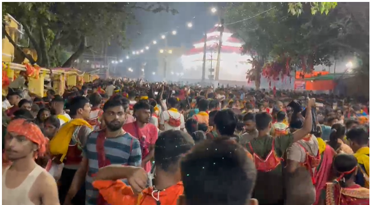 Teldiha Durga Mandir: नवरात्र के पहले दिन तेलडीहा मंदिर में उमड़ा आस्था का सैलाब, 20 KM पैदल चलकर पहुंचे श्रद्धालु