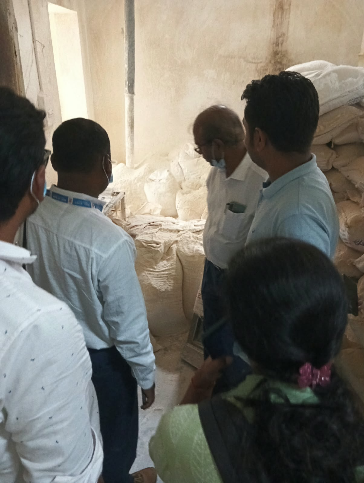 पटना में खाद्य सुरक्षा विभाग की बड़ी कार्रवाई, ₹24 लाख की सामग्री जब्त; कई कंपनियों को नोटिस