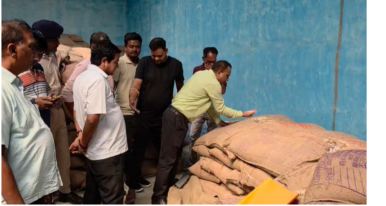 BIHAR: बनमनखी के केंद्रीयकृत रसोईघर में SDM का छापा, भोजन की गुणवत्ता से लेकर अग्नि सुरक्षा तक मिलीं खामियां
