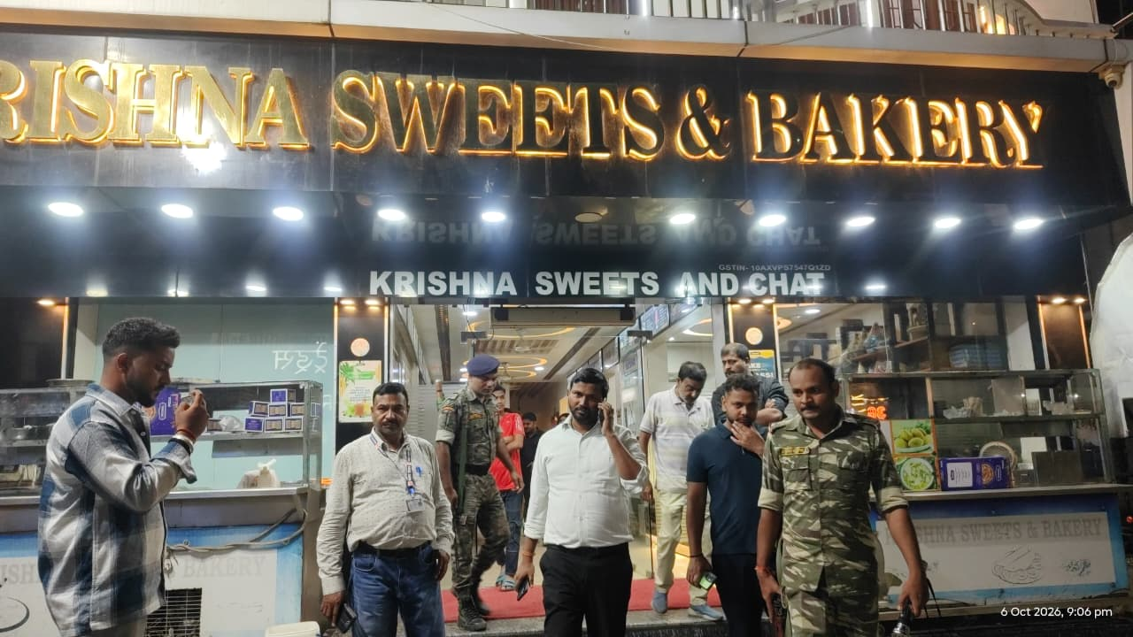 त्योहार से पहले मिलावटखोरों पर शिकंजा, सीतामढ़ी में मिठाई और केक की दुकानों पर रेड