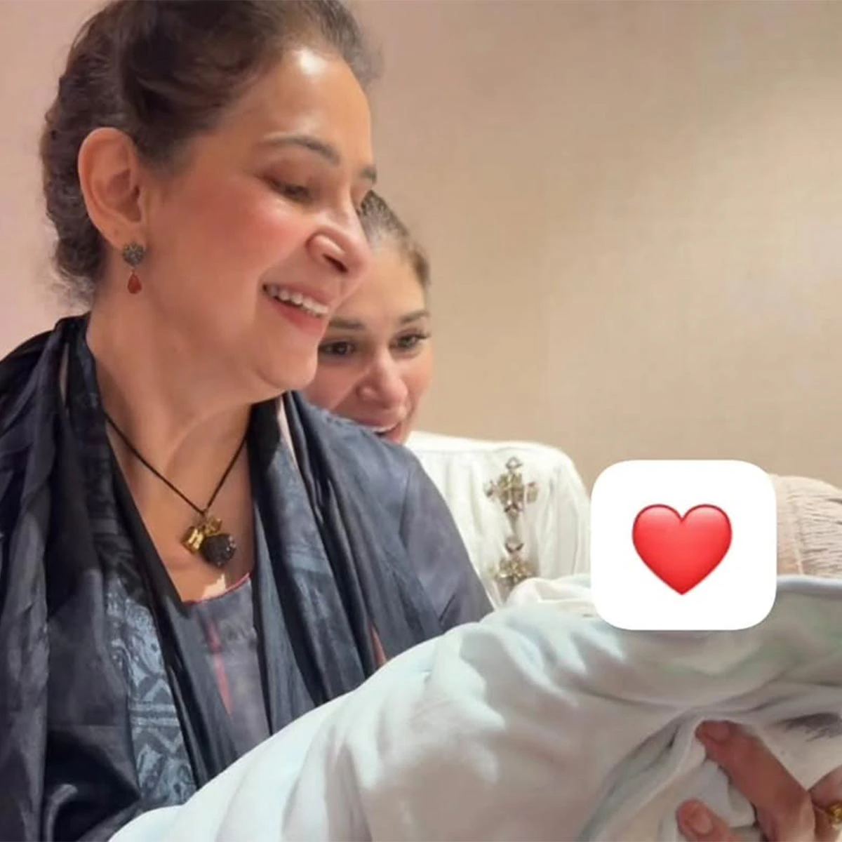 दादा बने नवजोत सिंह सिद्धू, 3 दिन बाद दिखाई पोती की पहली झलक, गोद में लेकर भावुक हुईं दादी