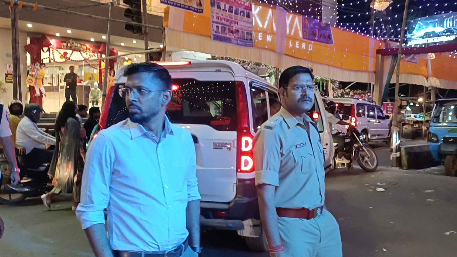मुजफ्फरपुर में DM-SSP ने पूजा पंडालों का किया निरीक्षण, सुरक्षा और भीड़ नियंत्रण को लेकर दिए आवश्यक निर्देश