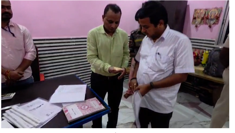 BIHAR: बनमनखी के केंद्रीयकृत रसोईघर में SDM का छापा, भोजन की गुणवत्ता से लेकर अग्नि सुरक्षा तक मिलीं खामियां