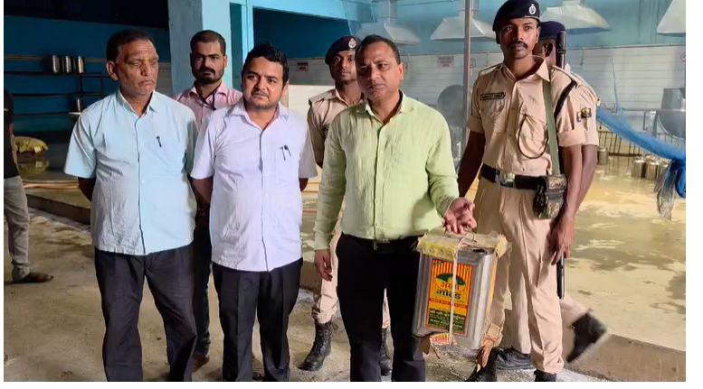 BIHAR: बनमनखी के केंद्रीयकृत रसोईघर में SDM का छापा, भोजन की गुणवत्ता से लेकर अग्नि सुरक्षा तक मिलीं खामियां