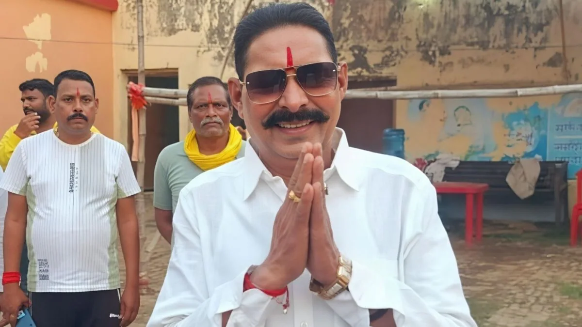 ‘हम सरकार हैं’ से ‘तोरा काहे दिक्कत हो रहा है?’टोपी-चश्मा-सिगरेट से लेकर ठेठ अंदाज तक… आखिर क्यों हर बार सुर्खियों में आ जाते हैं ‘छोटे सरकार’ अनंत सिंह?