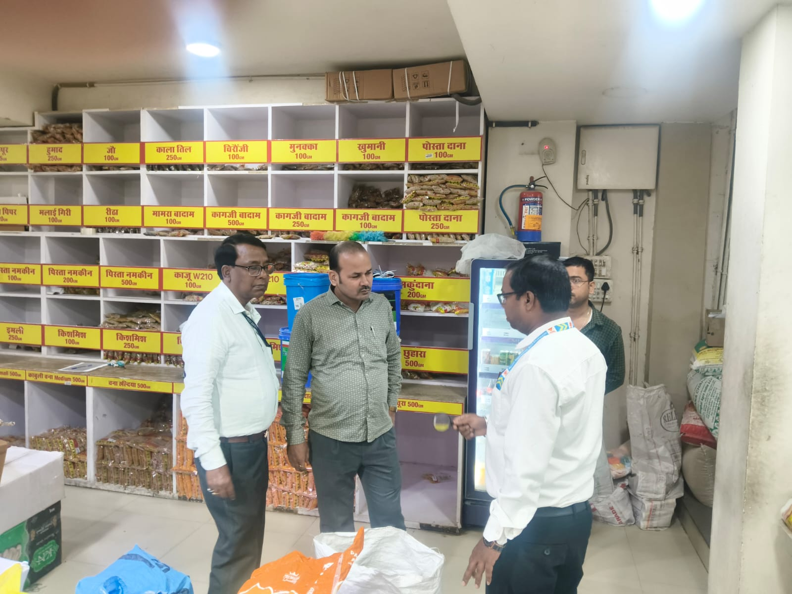 पटना में ब्लिंकिट वेयरहाउस पर बड़ी कार्रवाई, ₹2.13 करोड़ की खाद्य सामग्री की बिक्री पर रोक; 9 to 9 समेत कई स्टोर को भी नोटिस