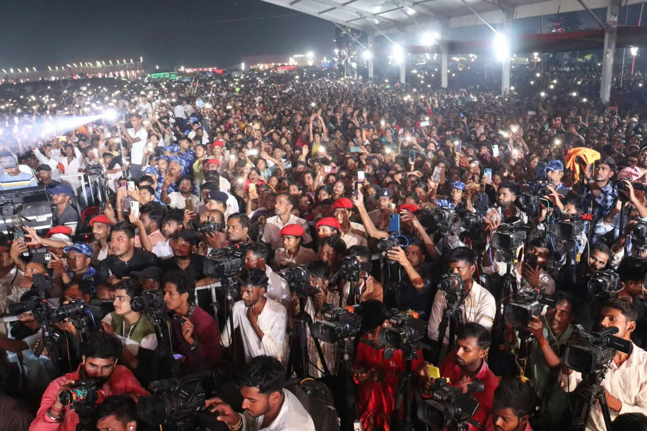 खुर्दा महोत्सव में खेसारीलाल यादव ने मचाया धमाल, भोजपुरी गीतों पर रातभर झूमे लाखों दर्शक