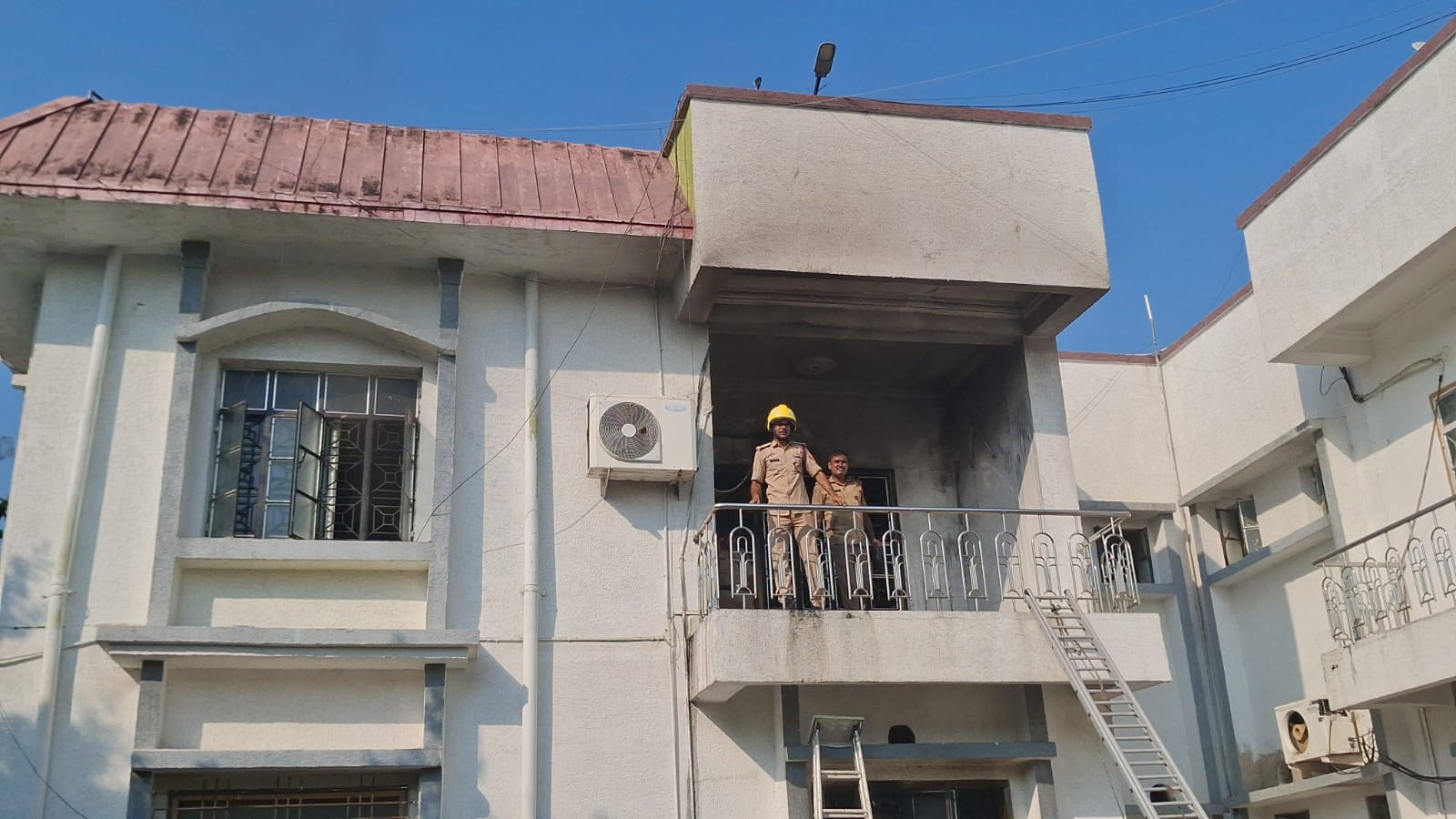 गया सर्किट हाउस में AC ब्लास्ट से लगी आग, बगल के रूम में पत्नी के साथ ठहरे हुए थे विदेश मंत्रालय के डायरेक्टर