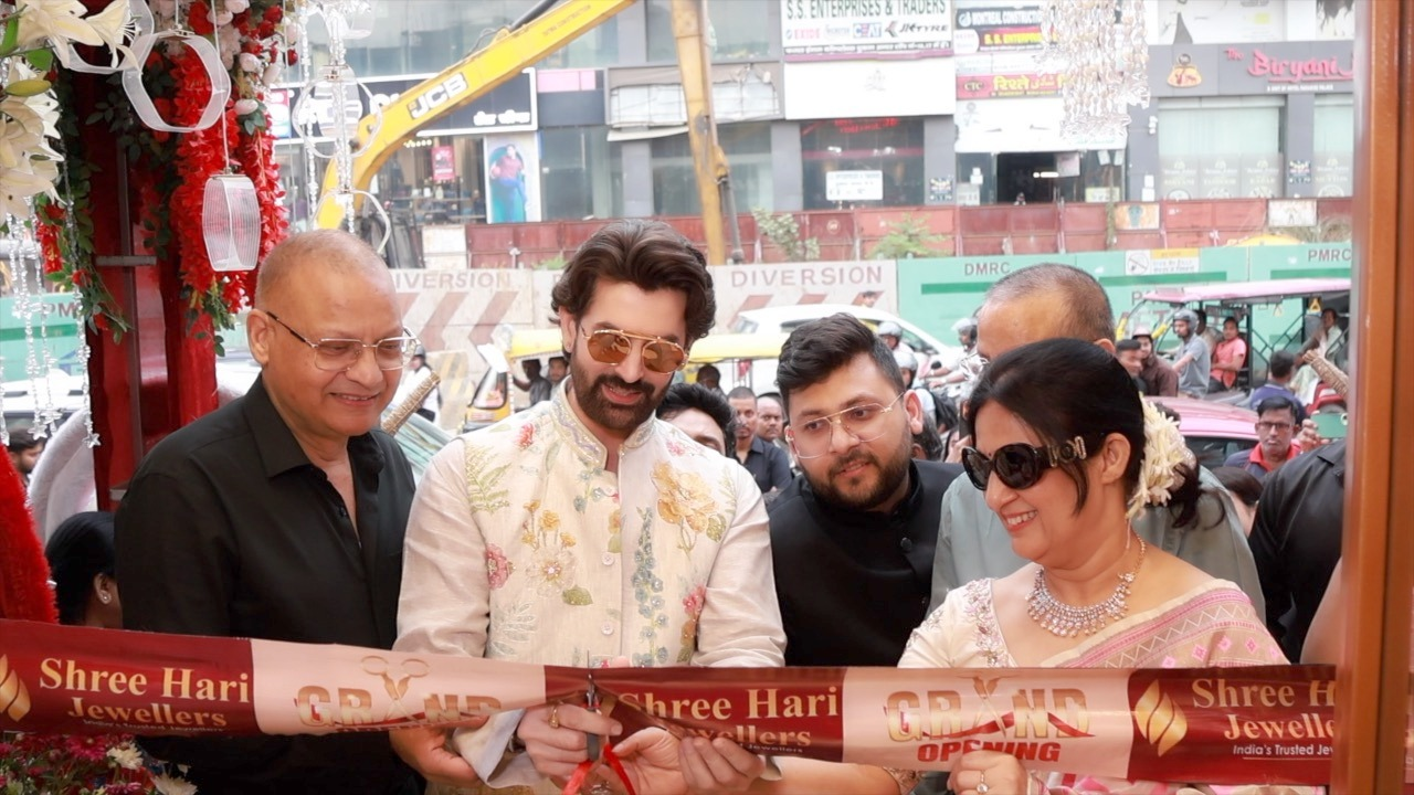 पटना के फ्रेजर रोड में श्री हरि ज्वेलर्स के छठे शोरूम का उद्घाटन, बॉलीवुड एक्टर नील नितिन मुकेश ने किया शुभारंभ