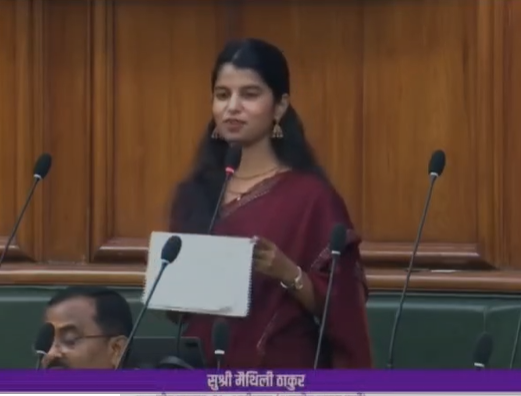 बिहार में ‘जुगाड़ टेक्नोलॉजी’ पर टिका सरकारी स्कूल: बेंच-डेस्क के सहारे छत का पिलर, जर्जर भवन में 191 बच्चों की जान जोखिम में