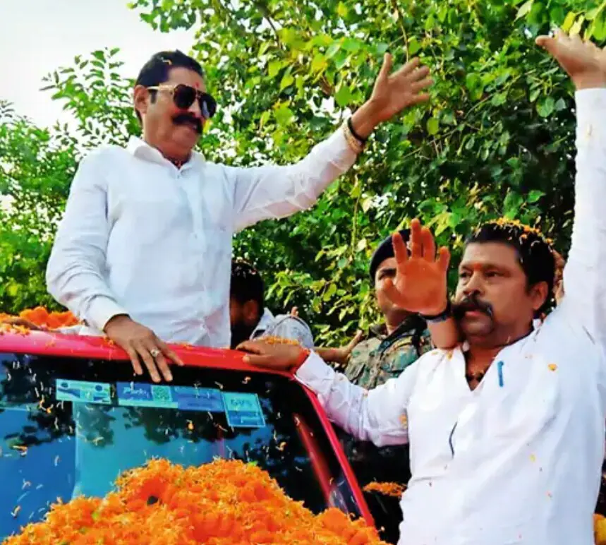 ‘हम सरकार हैं’ से ‘तोरा काहे दिक्कत हो रहा है?’टोपी-चश्मा-सिगरेट से लेकर ठेठ अंदाज तक… आखिर क्यों हर बार सुर्खियों में आ जाते हैं ‘छोटे सरकार’ अनंत सिंह?