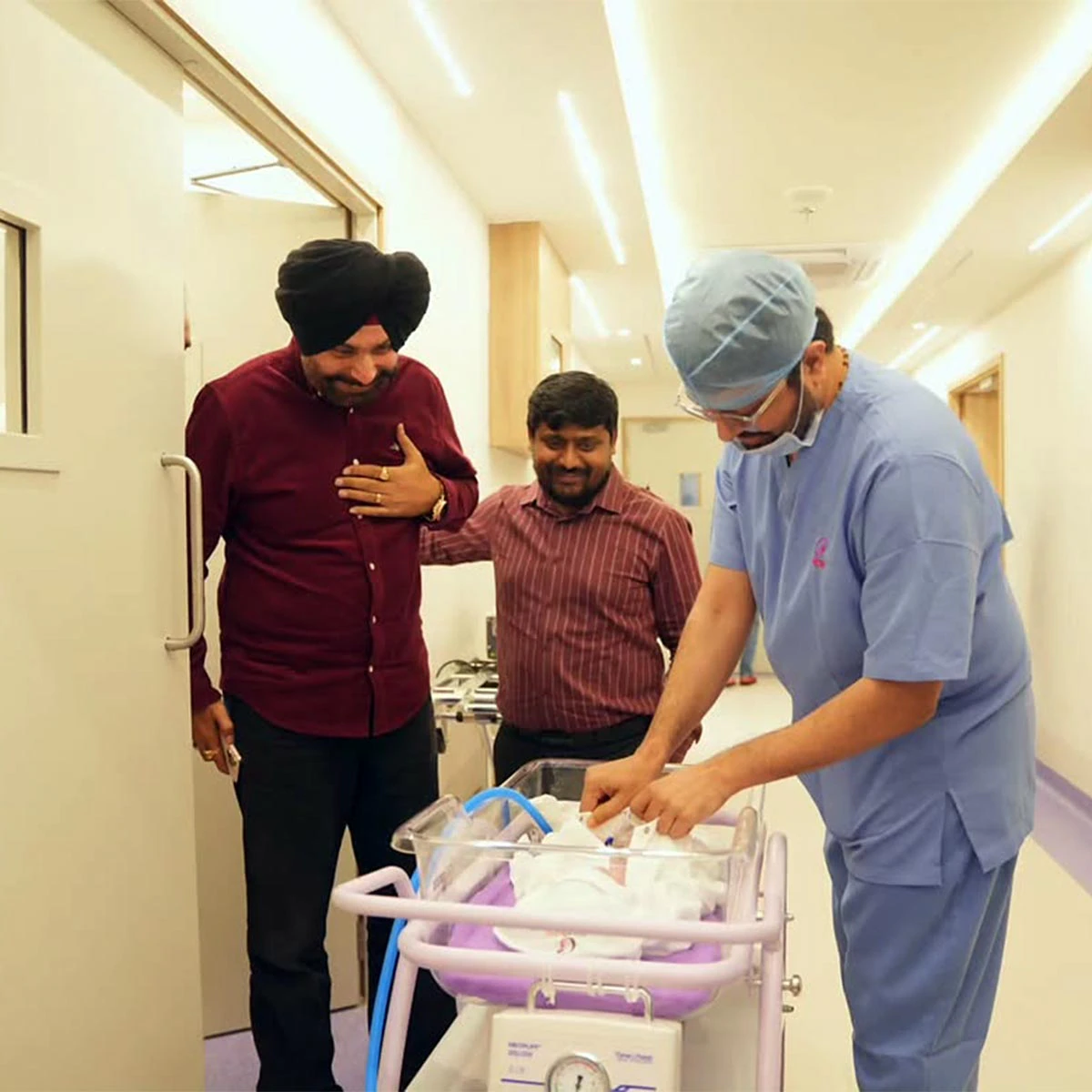 दादा बने नवजोत सिंह सिद्धू, 3 दिन बाद दिखाई पोती की पहली झलक, गोद में लेकर भावुक हुईं दादी