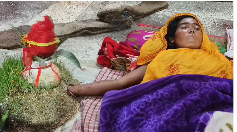 सुपौल में आस्था या जिंदगी से खिलवाड़? हाथ पर कलश लेकर पूजा कर रही महिला की बिगड़ी तबीयत