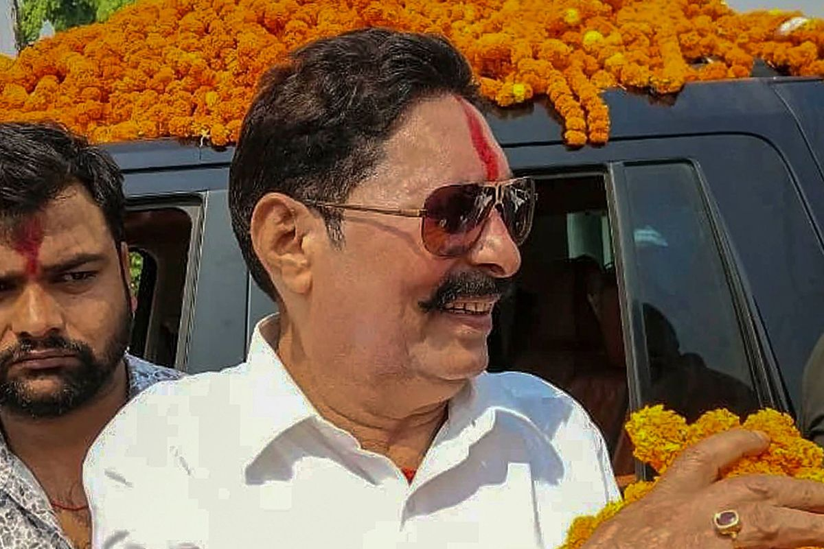 ‘हम सरकार हैं’ से ‘तोरा काहे दिक्कत हो रहा है?’टोपी-चश्मा-सिगरेट से लेकर ठेठ अंदाज तक… आखिर क्यों हर बार सुर्खियों में आ जाते हैं ‘छोटे सरकार’ अनंत सिंह?