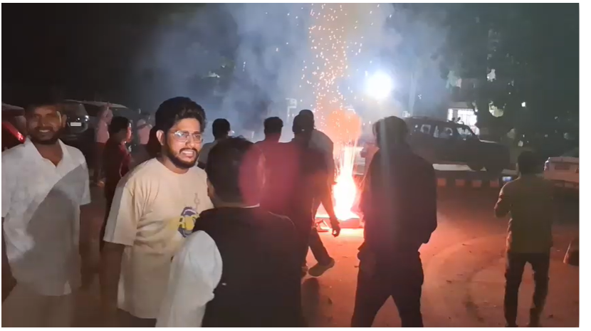 जेडीयू से निष्कासन के बाद अनंत सिंह के आवास पर जश्न, समर्थकों ने की आतिशबाजी, नई पार्टी बनाने का दावा