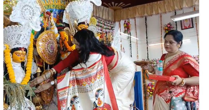 गया में सिंदूर खेला के साथ मां दुर्गा को विदाई, महिलाओं ने संभाली पूजा की पूरी कमान