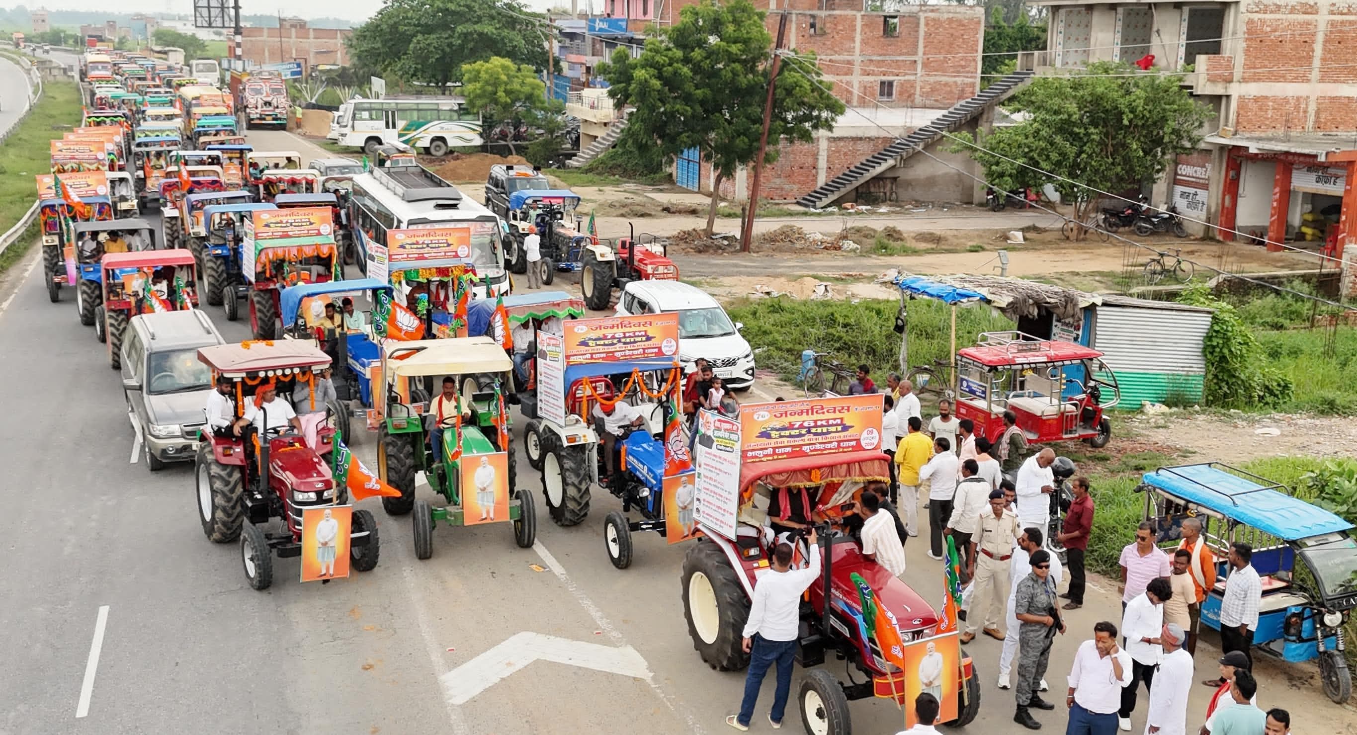 नित्यानंद राय ने खुद संभाली ट्रैक्टर की स्टीयरिंग, 300 ट्रैक्टरों के साथ निकली 76 किमी की अन्नदाता सेवा संकल्प यात्रा