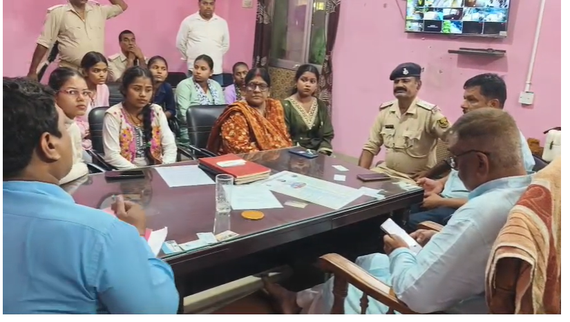 बेगूसराय SK महिला कॉलेज में 21 लाख की कथित गड़बड़ी पर बवाल, ABVP ने 4 घंटे तक किया प्राचार्य का घेराव
