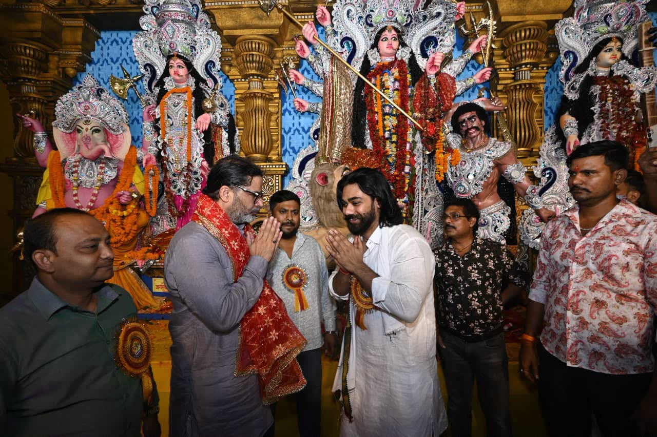 पटना के डाकबंगला पूजा पंडाल पहुंचे लालू यादव और प्रशांत किशोर, मीसा भारती ने दी दशहरा की शुभकामनाएं