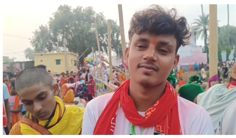 Teldiha Durga Mandir: नवरात्र के पहले दिन तेलडीहा मंदिर में उमड़ा आस्था का सैलाब, 20 KM पैदल चलकर पहुंचे श्रद्धालु