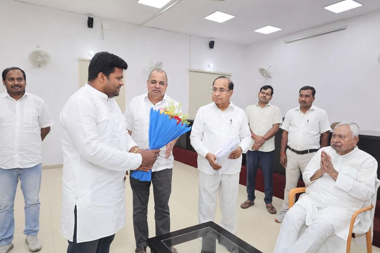 बिहार में जेडीयू का बड़ा एक्शन, अनंत सिंह के बाद बाढ़ जिलाध्यक्ष मयंक राज की छुट्टी