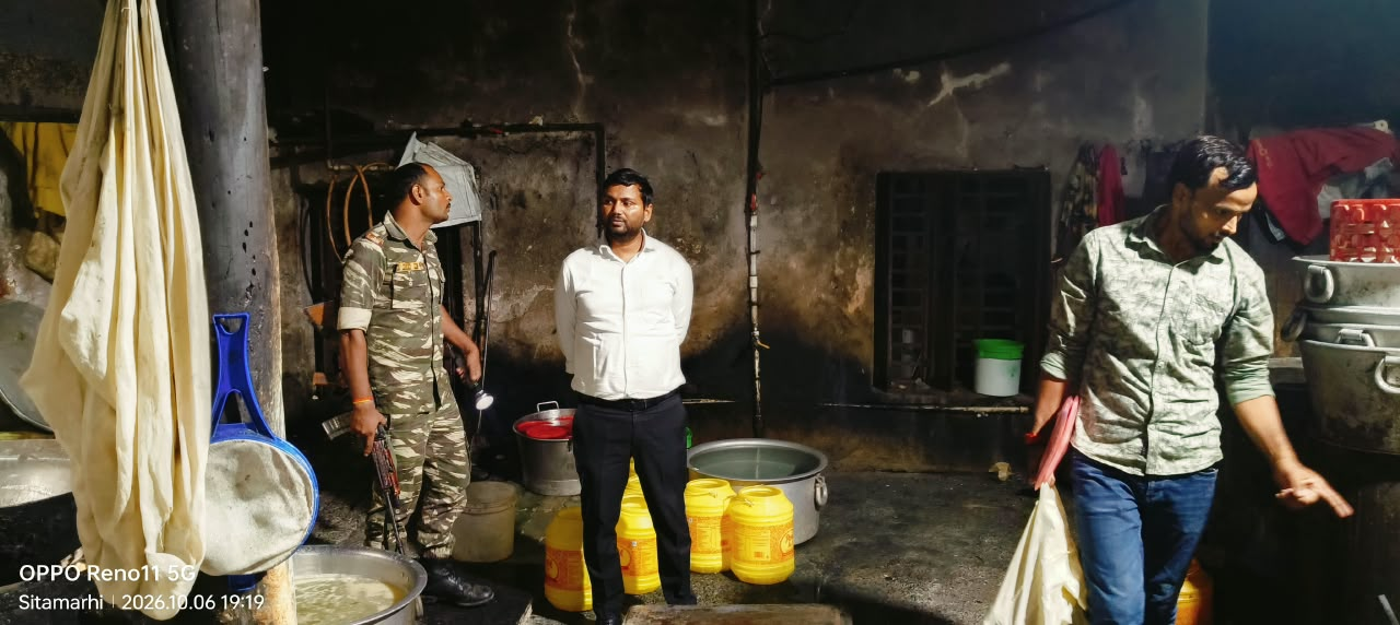 त्योहार से पहले मिलावटखोरों पर शिकंजा, सीतामढ़ी में मिठाई और केक की दुकानों पर रेड