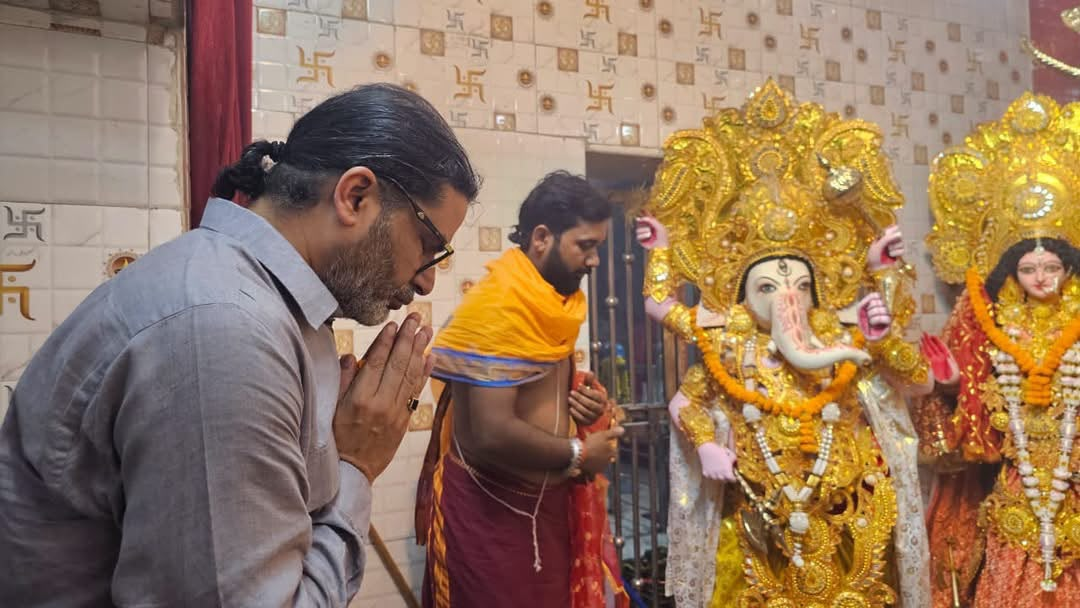 पटना के डाकबंगला पूजा पंडाल पहुंचे लालू यादव और प्रशांत किशोर, मीसा भारती ने दी दशहरा की शुभकामनाएं