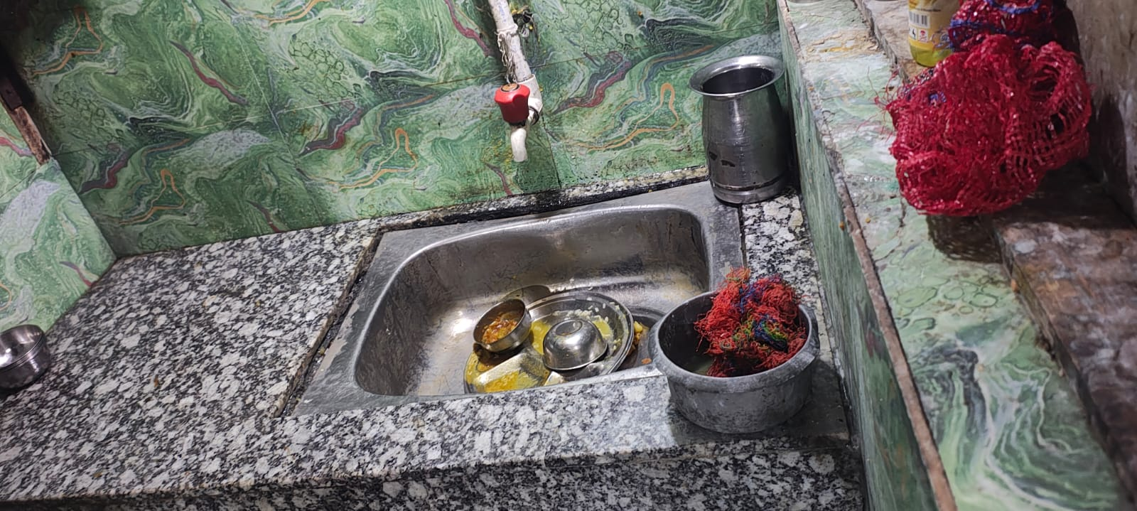बिहार में खाद्य सुरक्षा पर सख्ती: किचन गंदा रहने पर समस्तीपुर में लाइसेंस निलंबित, मुजफ्फरपुर में मिठाई प्लांट बंद, रोहतास में एक्सपायर्ड पापड़ नष्ट