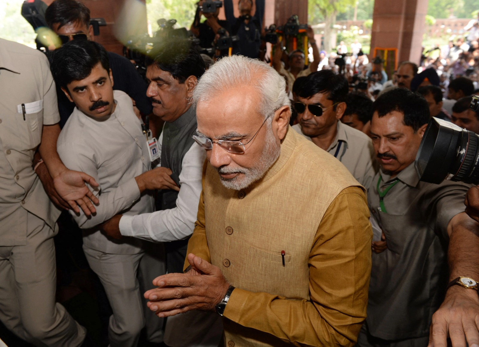PM Modi Birthday 2026 : कभी ऐसे दिखते थे नरेंद्र मोदी! RSS से प्रधानमंत्री बनने तक की Unseen Photos