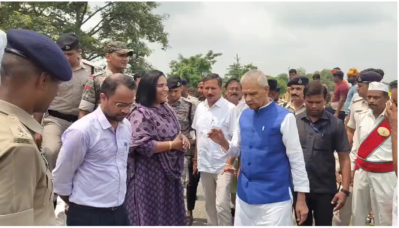 सारण के माही नदी का तटबंध टूटने से 8 गांव प्रभावित, उपमुख्यमंत्री बिजेंद्र प्रसाद यादव ने लिया जायजा