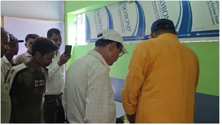 फर्जी क्लीनिक में प्रसव के दौरान गर्भवती महिला और नवजात की मौत, अस्पताल में शव रखकर परिजनों ने किया हंगामा