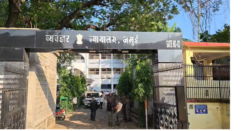 जमुई कोर्ट में कड़ी सुरक्षा के बीच छेड़खानी मामले के मुख्य आरोपी नंदन यादव की पेशी, पिछली बार वकील ने हरेराम को मारा था थप्पड़