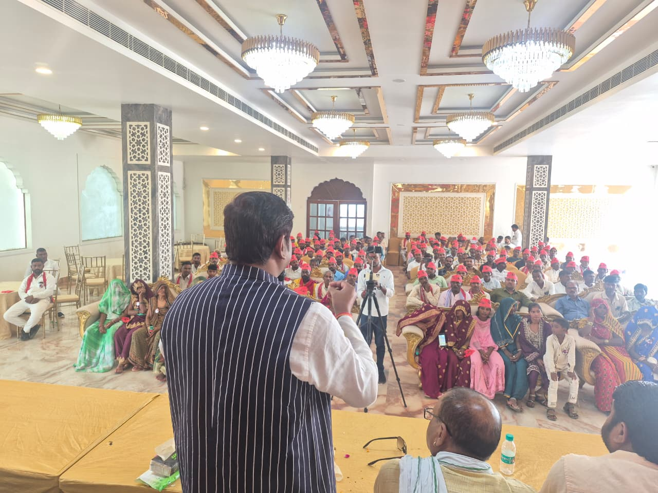 मुकेश सहनी का कौशाम्बी पहुंचने पर जोरदार स्वागत, गंगाजल हाथ में लेकर निषाद समाज ने लिया आरक्षण का संकल्प