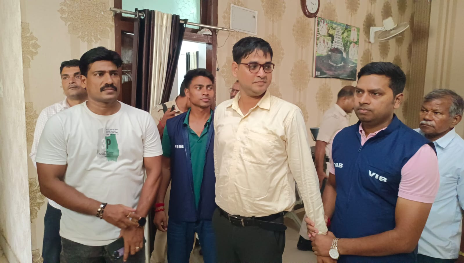 20 हजार रुपये घूस लेते मनरेगा JE रंगेहाथ गिरफ्तार, होटल में चल रही थी डील