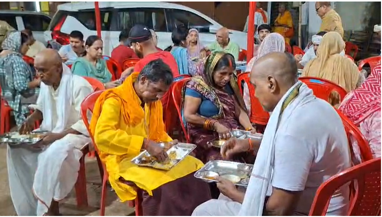 खुद भोजन की परेशानी झेली, फिर शुरू किया लंगर, गयाजी में 12 साल से रोज हजारों श्रद्धालुओं की सेवा