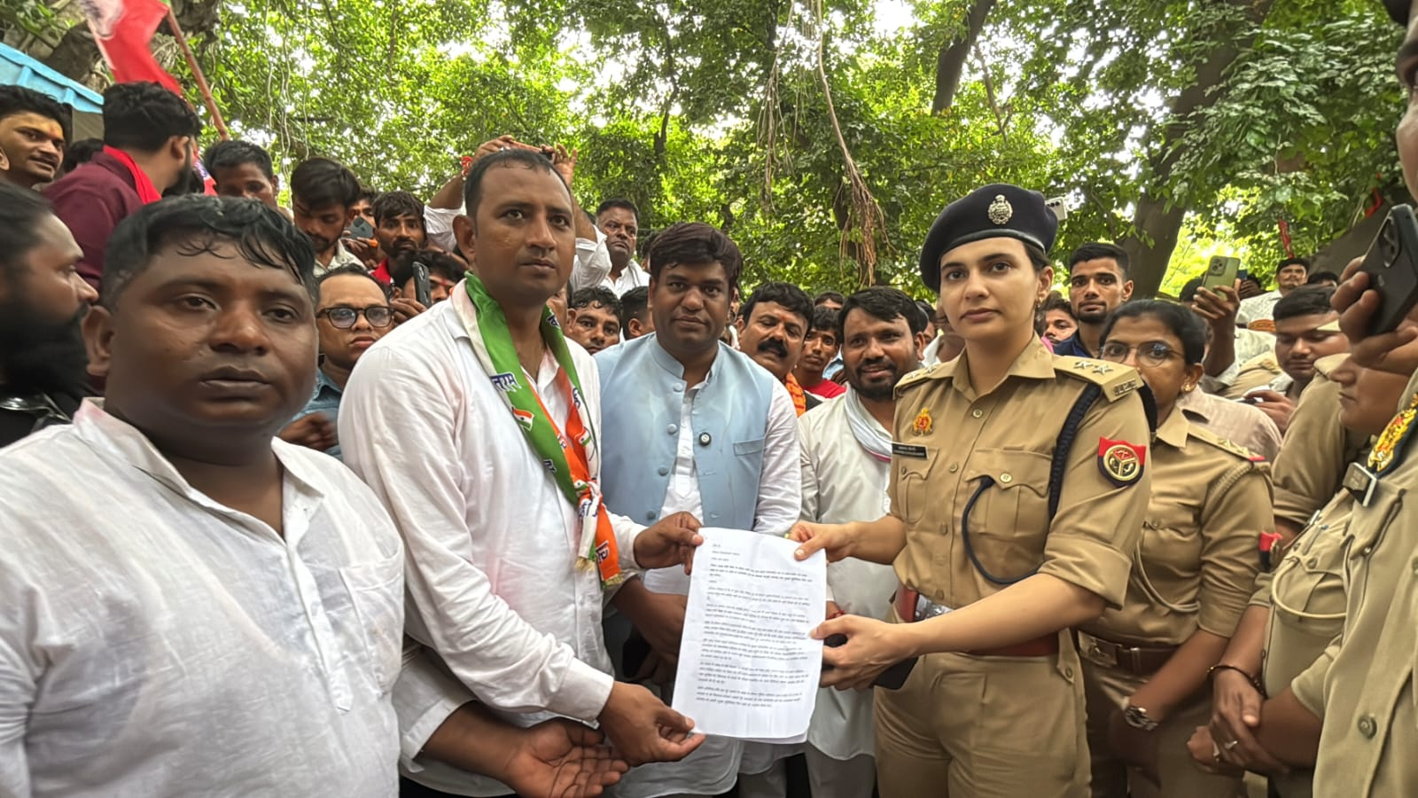 मथुरा में मुकेश सहनी का पैदल मार्च, सरकार को 24 घंटे की मोहलत, 3 सितंबर को CM से करेंगे सीधा सवाल 