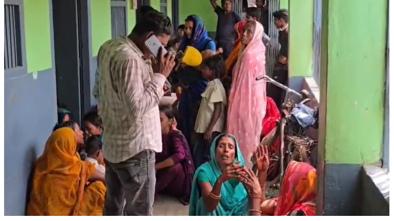 फर्जी क्लीनिक में प्रसव के दौरान गर्भवती महिला और नवजात की मौत, अस्पताल में शव रखकर परिजनों ने किया हंगामा