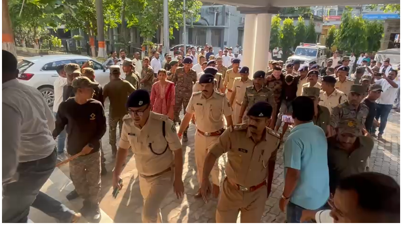 जमुई कोर्ट में कड़ी सुरक्षा के बीच छेड़खानी मामले के मुख्य आरोपी नंदन यादव की पेशी, पिछली बार वकील ने हरेराम को मारा था थप्पड़