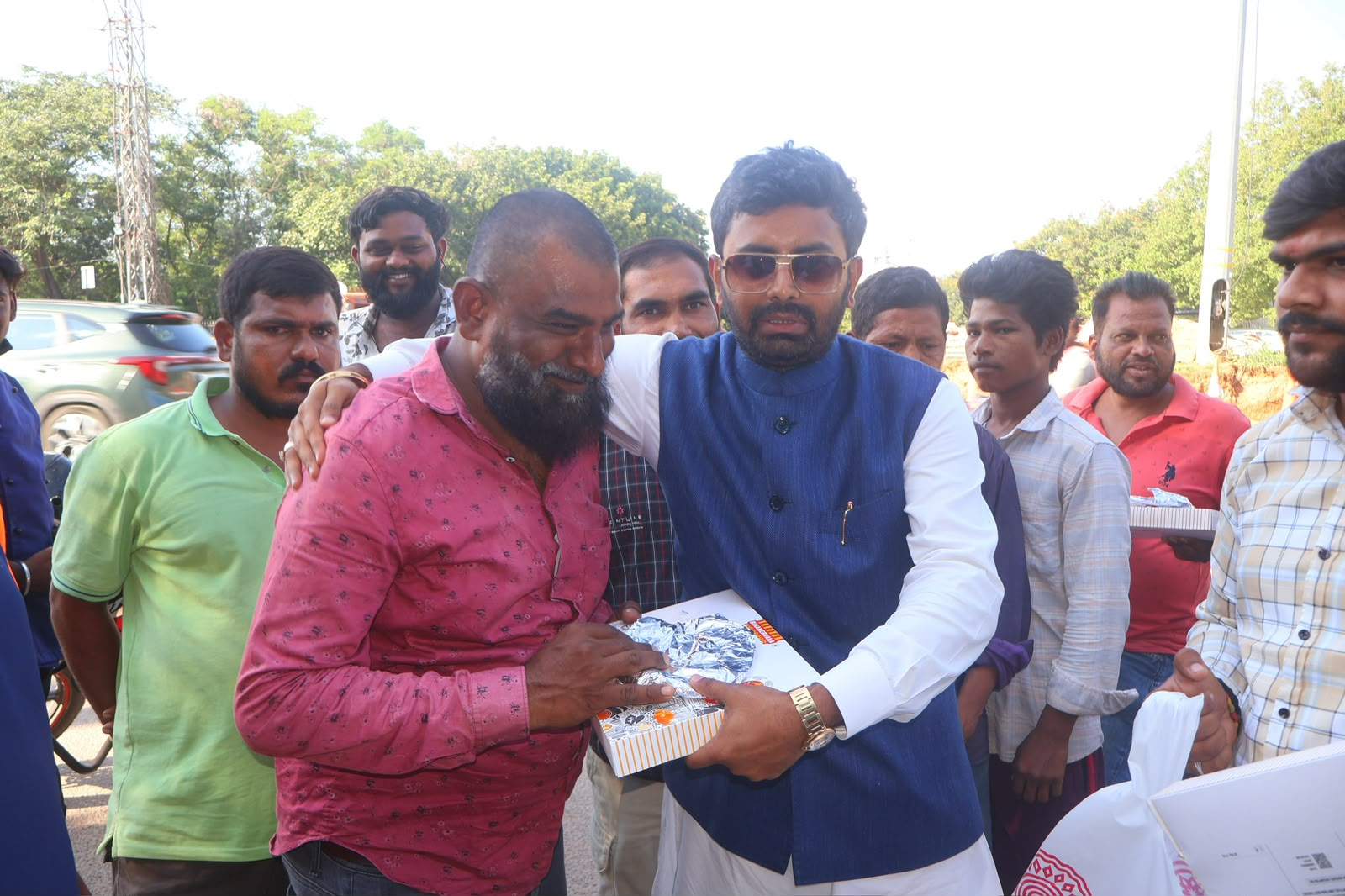 पीएम मोदी के जन्मदिन पर युवा चेतना की सेवा, बंजारा हिल्स में सैकड़ों जरूरतमंदों को कराया भोजन