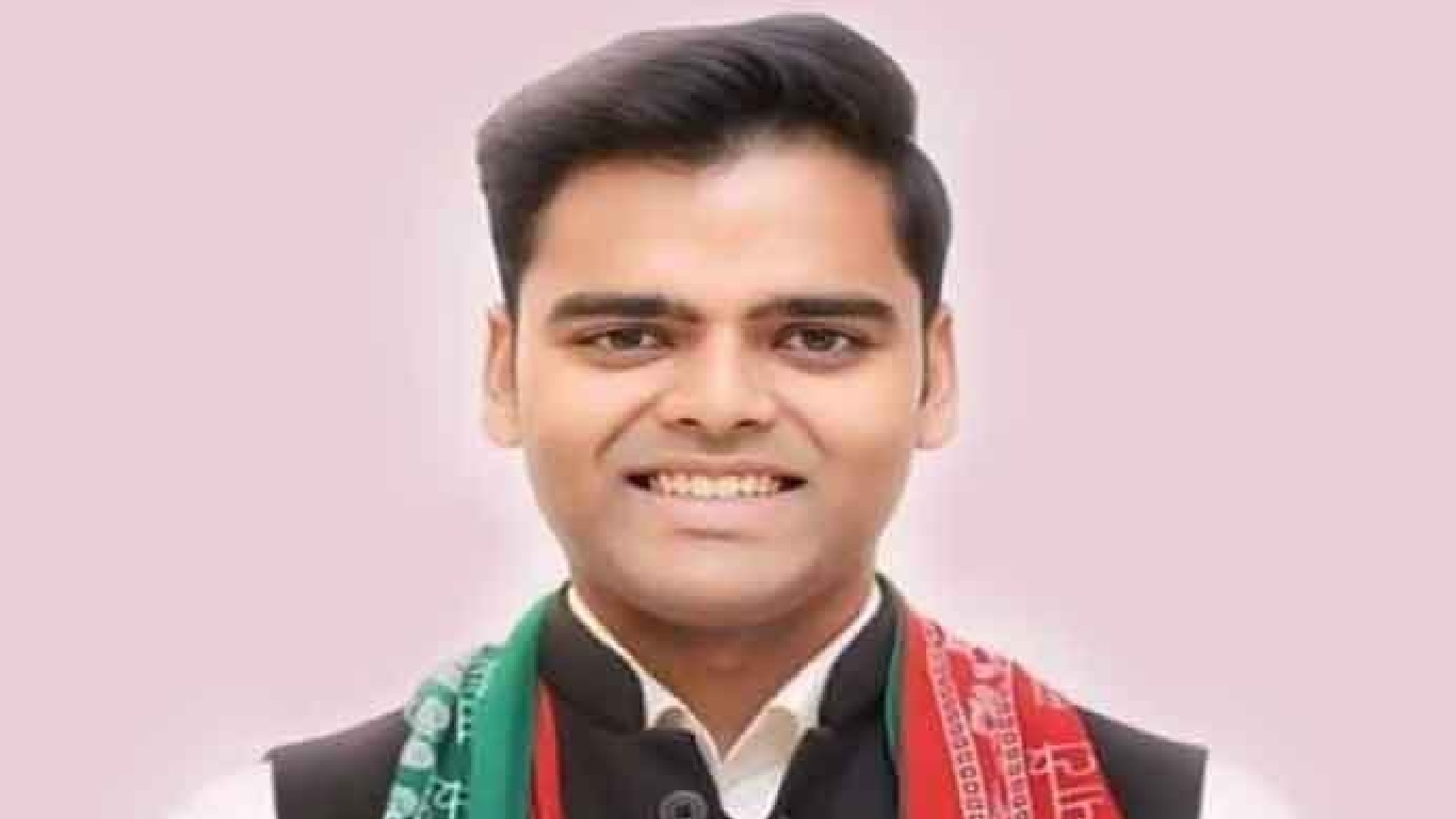 ब्रजेश पाठक के ‘नौकरी छोड़ ई-रिक्शा चलाओ’ वाले बयान पर भड़के सपा सांसद, कहा..रिक्शा चलाने का शौक आपको है, गिफ्ट कर दें क्या?
